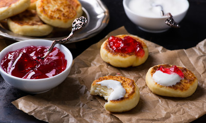 Cottage cheese pancakes with currant jam and sour cream