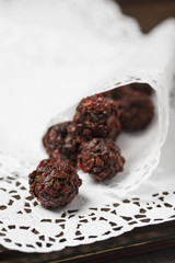 Trüffel mit Berberitzen