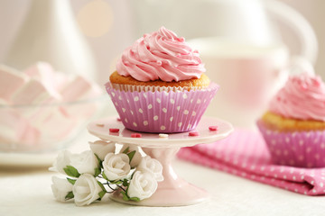 Delicious cupcakes on table  close-up