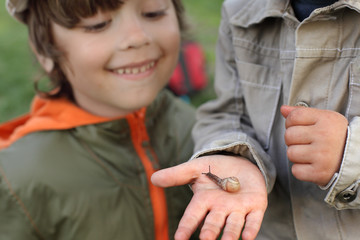 children learn snail, focus on snail