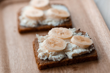 sandwich with banana