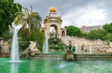 Brunnen, Kaskade im Park De La Ciutadella in Barcelona, Spanien © Ekaterina Belova