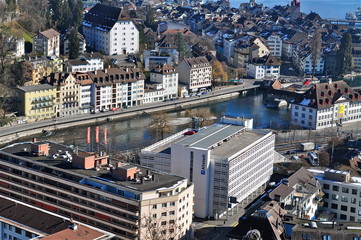 Blick auf die Dächer von Luzern mit Fluss Reuss