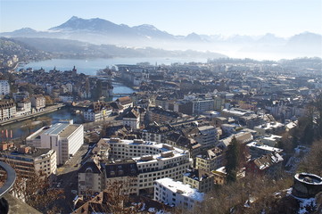 Fototapeta premium Panorama Luzern mit Nebelschwaden