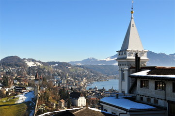 Blick von Schloss Gütsch auf alte Stadtmauern von Luzern