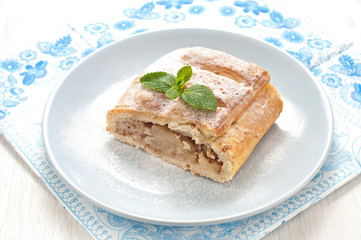 slice of an apple strudel on the plate