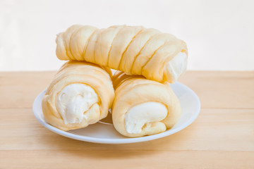 Cream cake