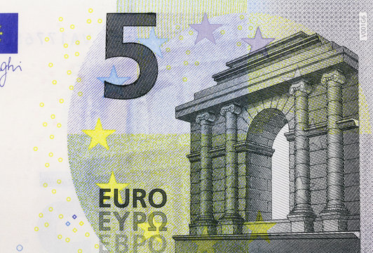 A close-up of a new 5 Euro bank note