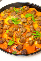 Buletten und Kartoffeln aus dem Ofen