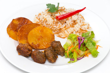 Bulletten, Kartoffeln und Reis