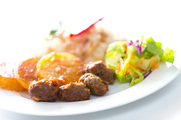 Bulletten, Kartoffeln und Reis