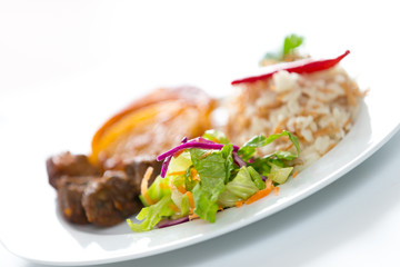 Bulletten, Kartoffeln und Reis