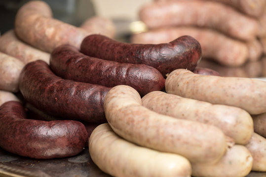 Schlachteplatte mit Leberwurst und Blutwurst und S&uuml;lzwurst