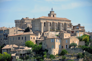 Obraz premium Saint Firmin und Chateau de Gordes im Luberon