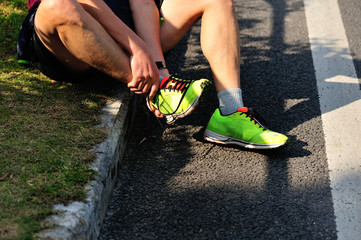 sports injury marathon runner roadside