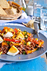 Salad of red rice, paprika and eggs