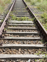 unbefahrene alte Eisenbahnschiene