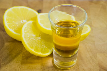 Alkohol und Zitrone