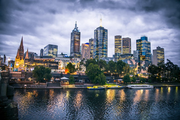 Fototapeta na wymiar Melbourne city and the Yarra river at night.