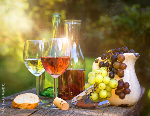 вино виноград сыр на лужайке бесплатно