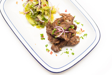 Agnello in salsa con contorno di cavolo e spezie