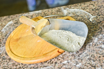 shovel with wheaten flour