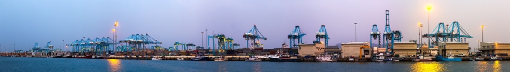 Obraz premium Evening view of Port of Algeciras