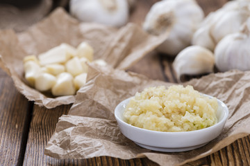 Garlic Press (with fresh Garlic)