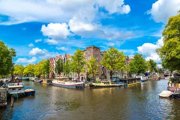 Plexiglas foto achterwand Amsterdamse grachten en boten, Holland, Nederland. © Sergii Figurnyi
