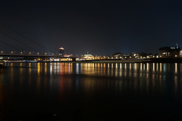 Fototapeta na wymiar Rhein Nacht Düsseldorf