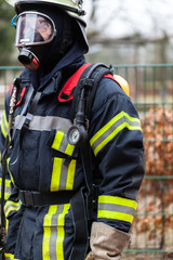 Feuerwehrmann mit Einsatzkleidung