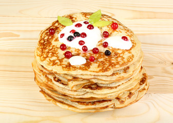 dessert pancakes with berries