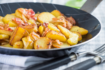 Bratkartoffeln in Eisenpfanne 1
