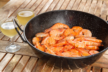 pan with king  prawns
