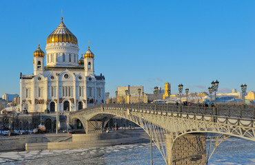 Fototapeta na wymiar Cathedral of Christ the Savior and the Patriarchal bridge