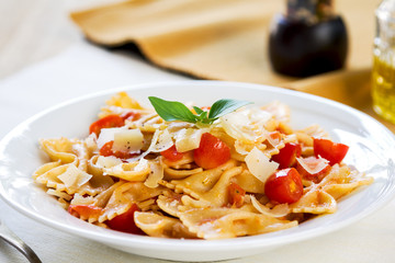 Farfalle with tomato sauce