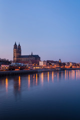 Fototapeta premium Der Magdburger Dom im Abendlicht