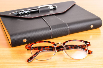 luxury organizer with Glasses