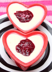 Grießbrei mit Himbeeren