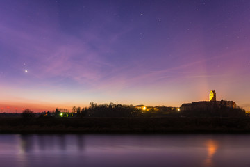 Fototapeta premium Schloss Plötzkau in der Abenddämmerung, Mars und Venus