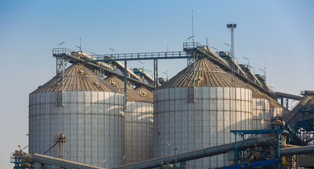 Fototapeta na wymiar agriculture wheat rice silo