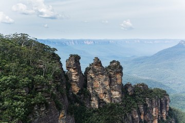 the three sisters in australia's blue mountains