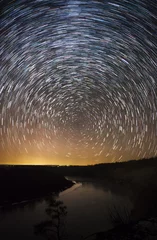 Foto op Plexiglas een prachtige nachtelijke hemel, Melkweg, sterrensporen en de bomen © snike