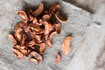 Dried apples