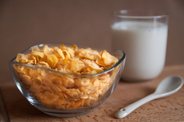 Corn flakes with cup of milk