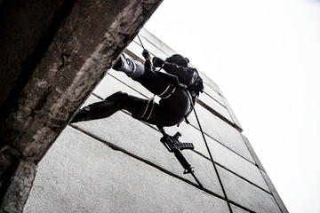 tactical rappeling