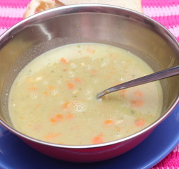 Erbsensuppe mit Speck