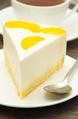 cheesecake with peaches