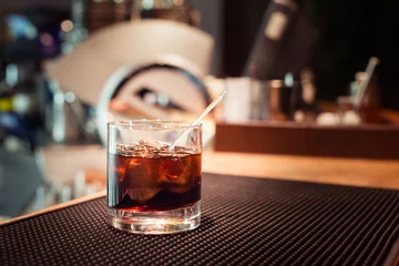 Crédence de cuisine en verre imprimé Cocktail Cocktail russe noir
