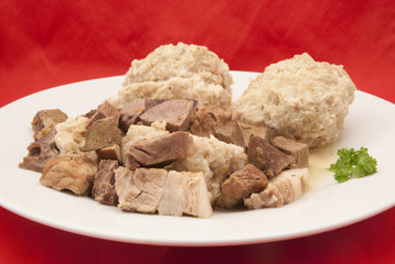 Fleischtopf mit Speckknödeln